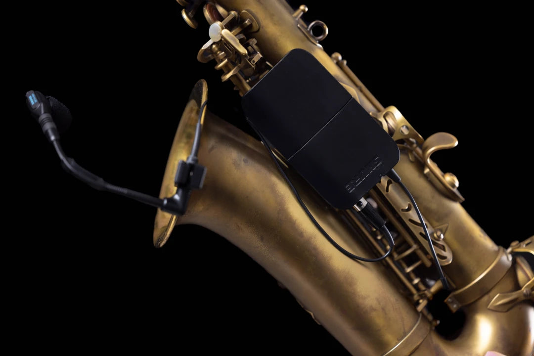 Saxophone équipé d'un émetteur avec le système d’accroche Rack-B